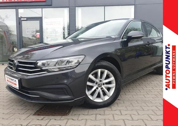 volkswagen passat Volkswagen Passat cena 94900 przebieg: 99019, rok produkcji 2021 z Warszawa